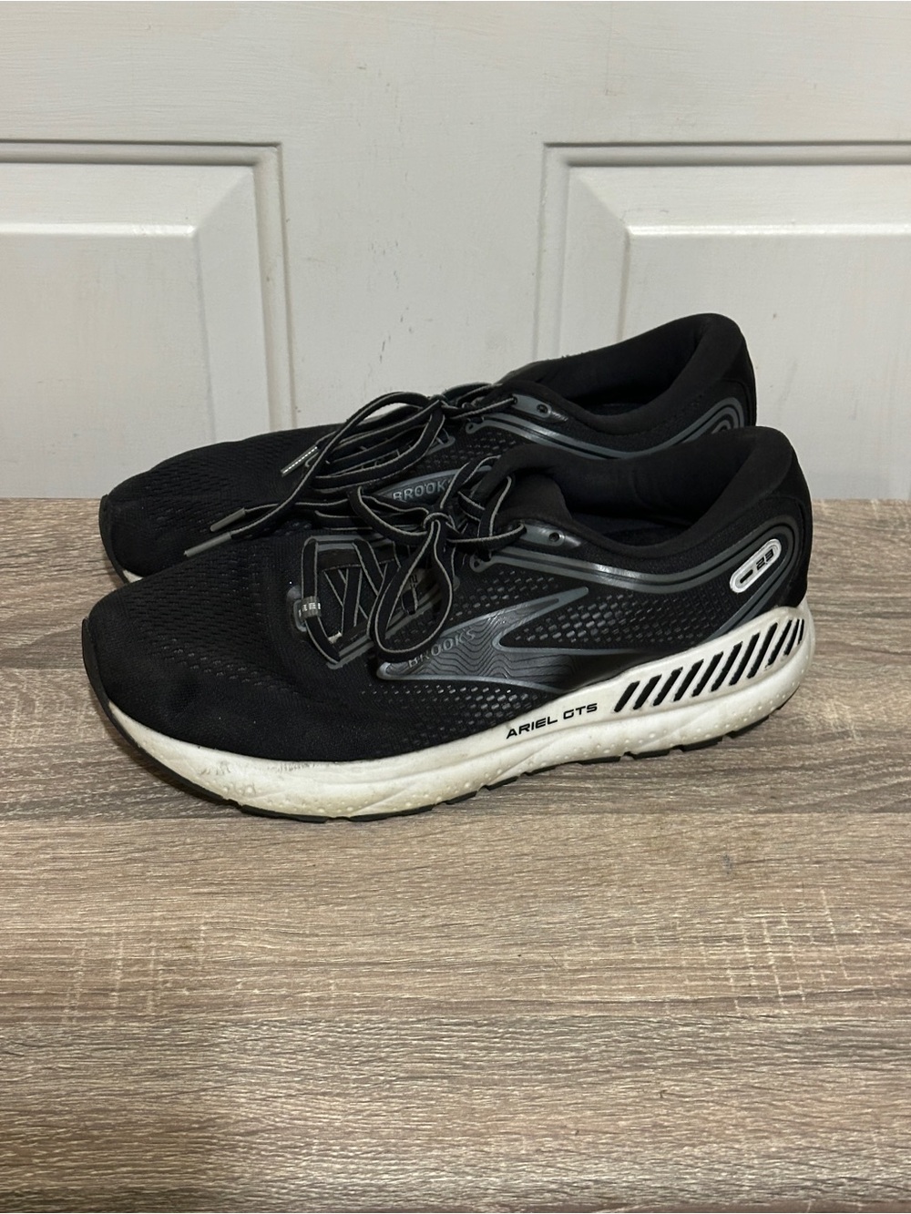Brooks Ariel GTS 23 Running Shoes Women Size 10.5 B Black Mesh Comfort Sneakers